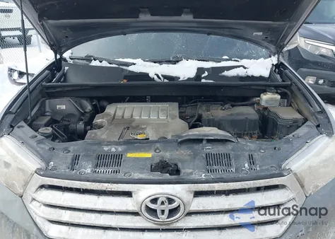 2012 Toyota Highlander Base V6 z USA, uszkodzony, nr VIN 5TDBK3EH6CS115710